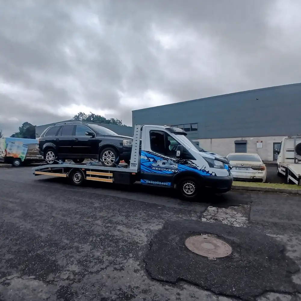 24/7 breakdown recovery tow truck transporting a stranded car in Dublin
